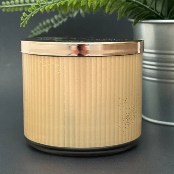 Bath and Body Works Vanilla Romance 3 Wick Candle - Picture 2 of 10